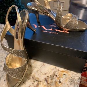 Nina heels, mint condition, worn twice.   Bronze/gold color.
